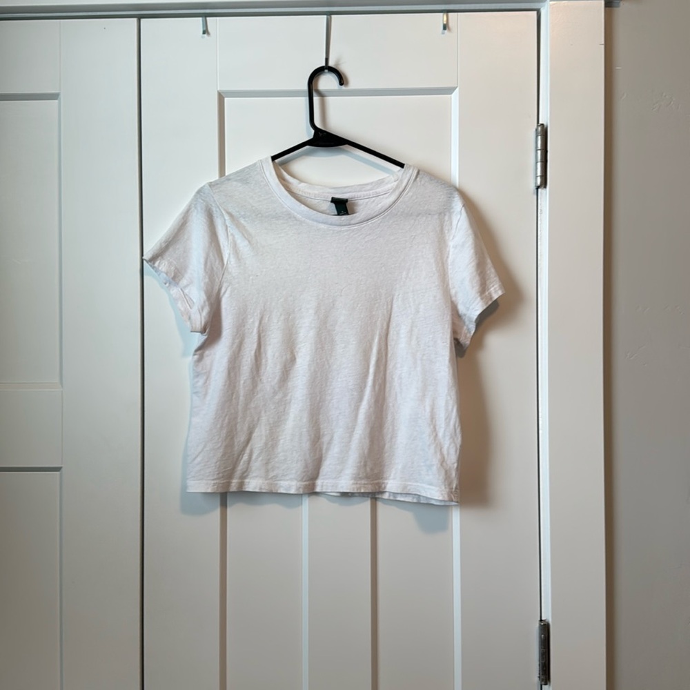 White wild fable crop top. Good condition. Size small